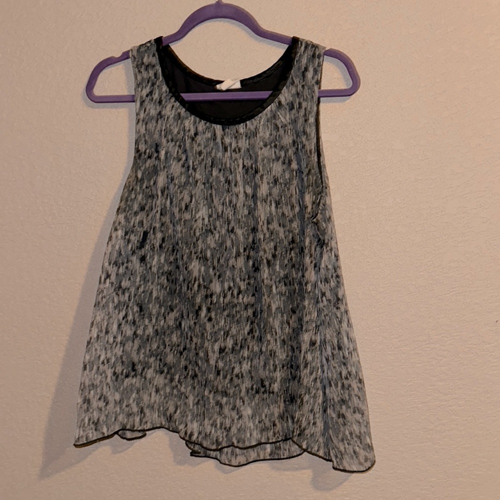 Gray camo type print flowy tank top - size XL